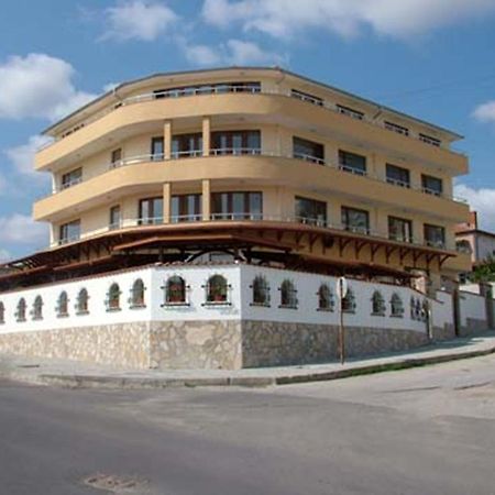 Family Hotel St. Constantine And Helena 이바일로브그라드 외부 사진