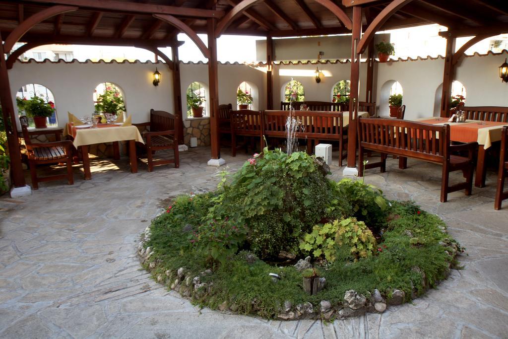 Family Hotel St. Constantine And Helena 이바일로브그라드 외부 사진