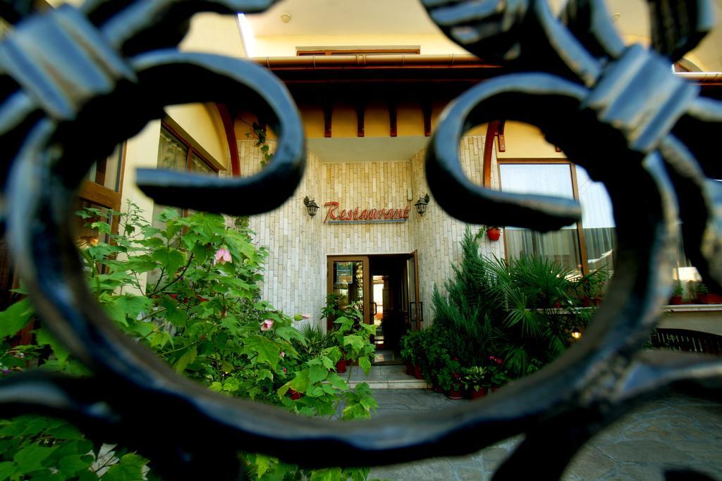 Family Hotel St. Constantine And Helena 이바일로브그라드 외부 사진