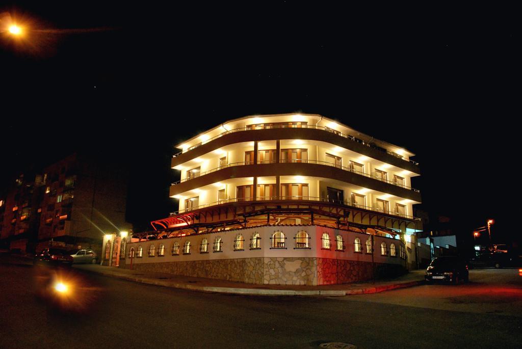 Family Hotel St. Constantine And Helena 이바일로브그라드 외부 사진