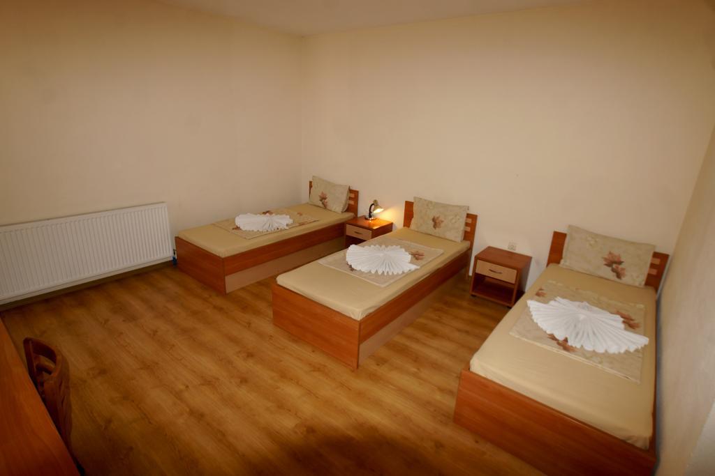 Family Hotel St. Constantine And Helena 이바일로브그라드 객실 사진