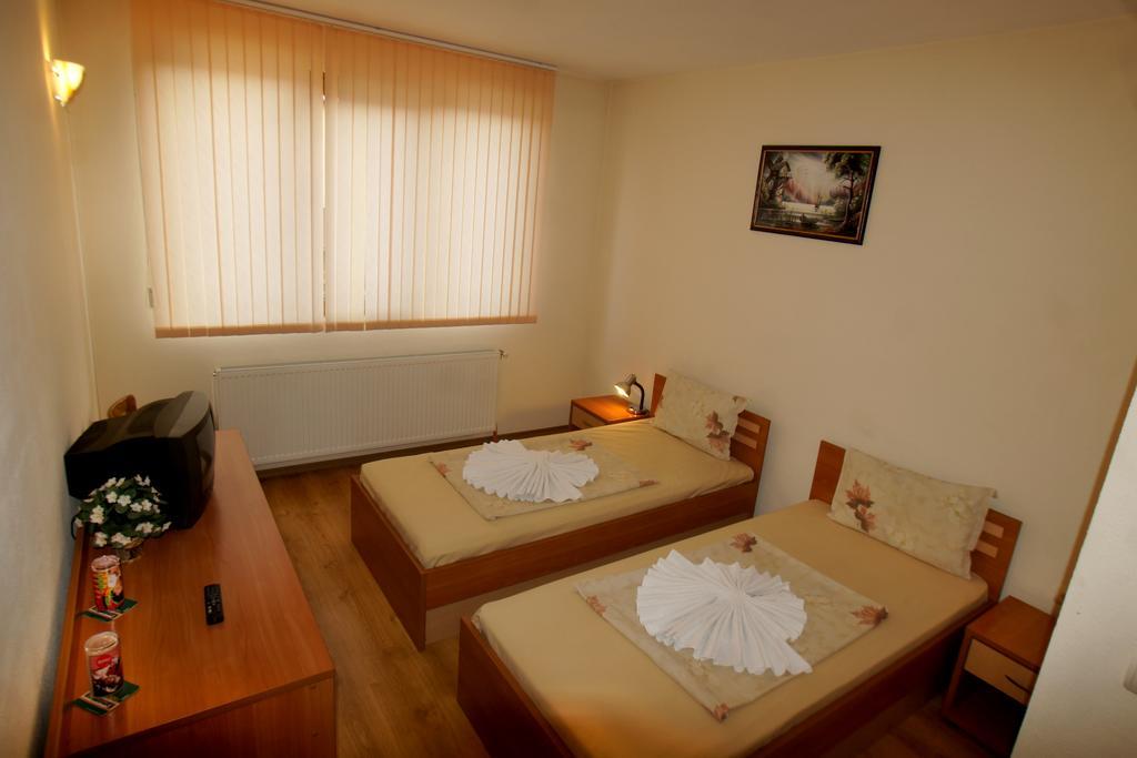 Family Hotel St. Constantine And Helena 이바일로브그라드 객실 사진