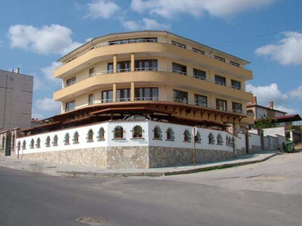 Family Hotel St. Constantine And Helena 이바일로브그라드 외부 사진